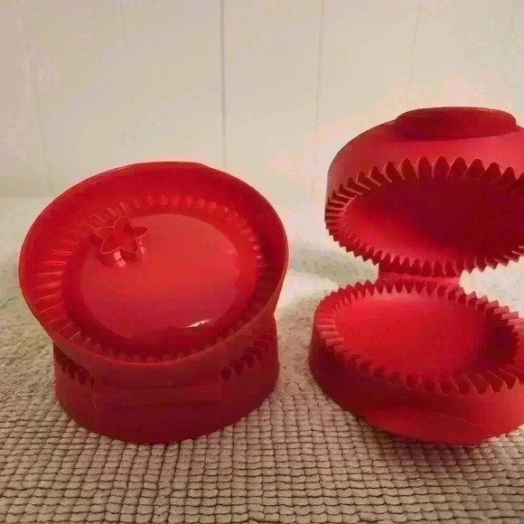Tupperware Mini  Pie Makers - Picture 2 of 4